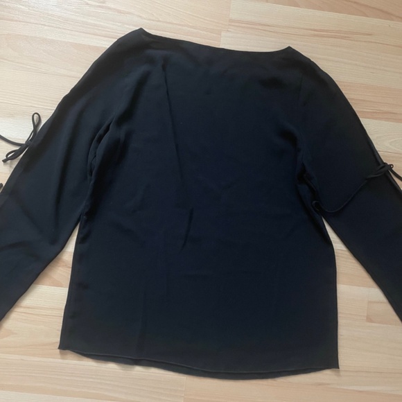 Tie sleeve top - Picture 2 of 3